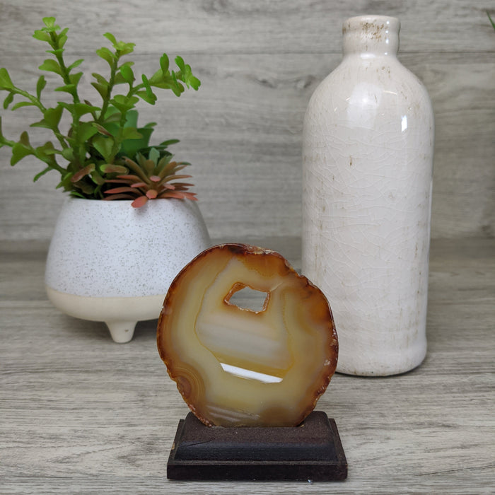 Agate slab on wood base 3"