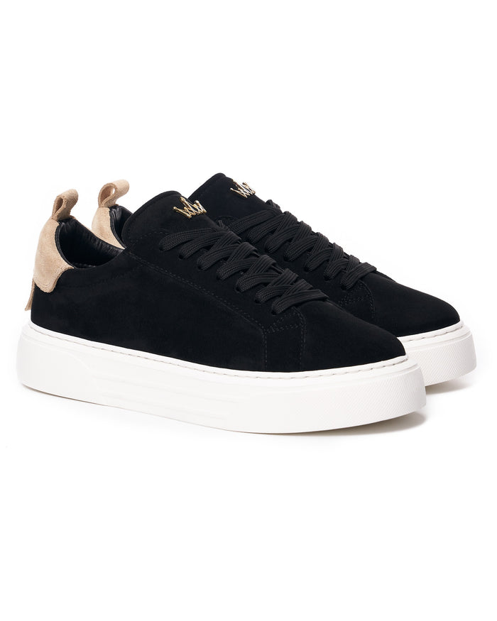 Martin Valen Bobe Suede black sneakers three-quarter view with black laces and small gold logo on the tongue