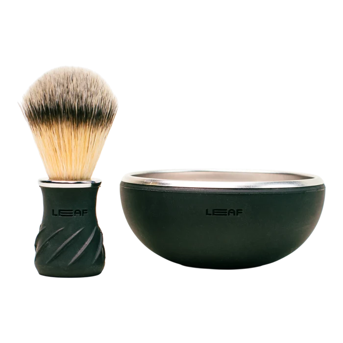 Svart Leaf Shave barberskål og kost i rustfritt stål på hvit bakgrunn