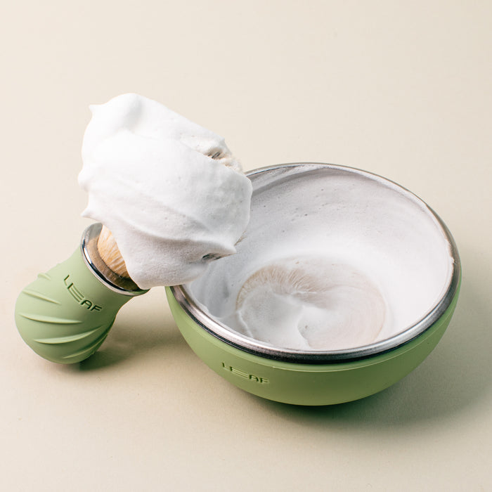 Grønn Leaf Shave barberskål med strukturert bunn og børste i skum