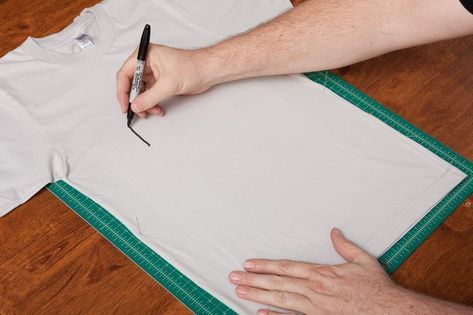 Sharpie Fine Permanent Marker - Marks on most surfaces (24 Black Markers + 1 Metallic Marker)