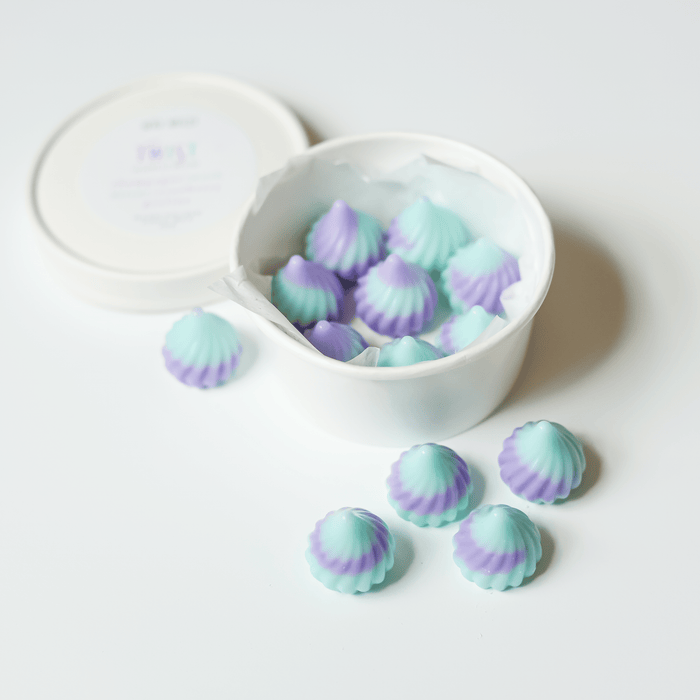 Twist Coconut Wax Melts - Kiss Shaped (2 oz Kraft Cup) – Aqua & Lilac